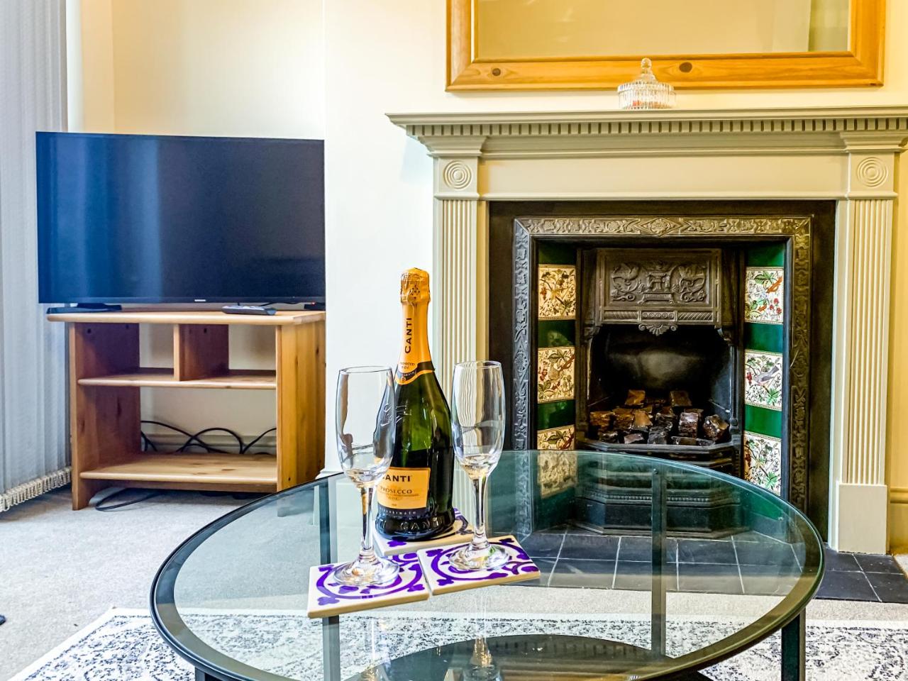 The Vines - Stunning Period Home With Free Parking — photo 5