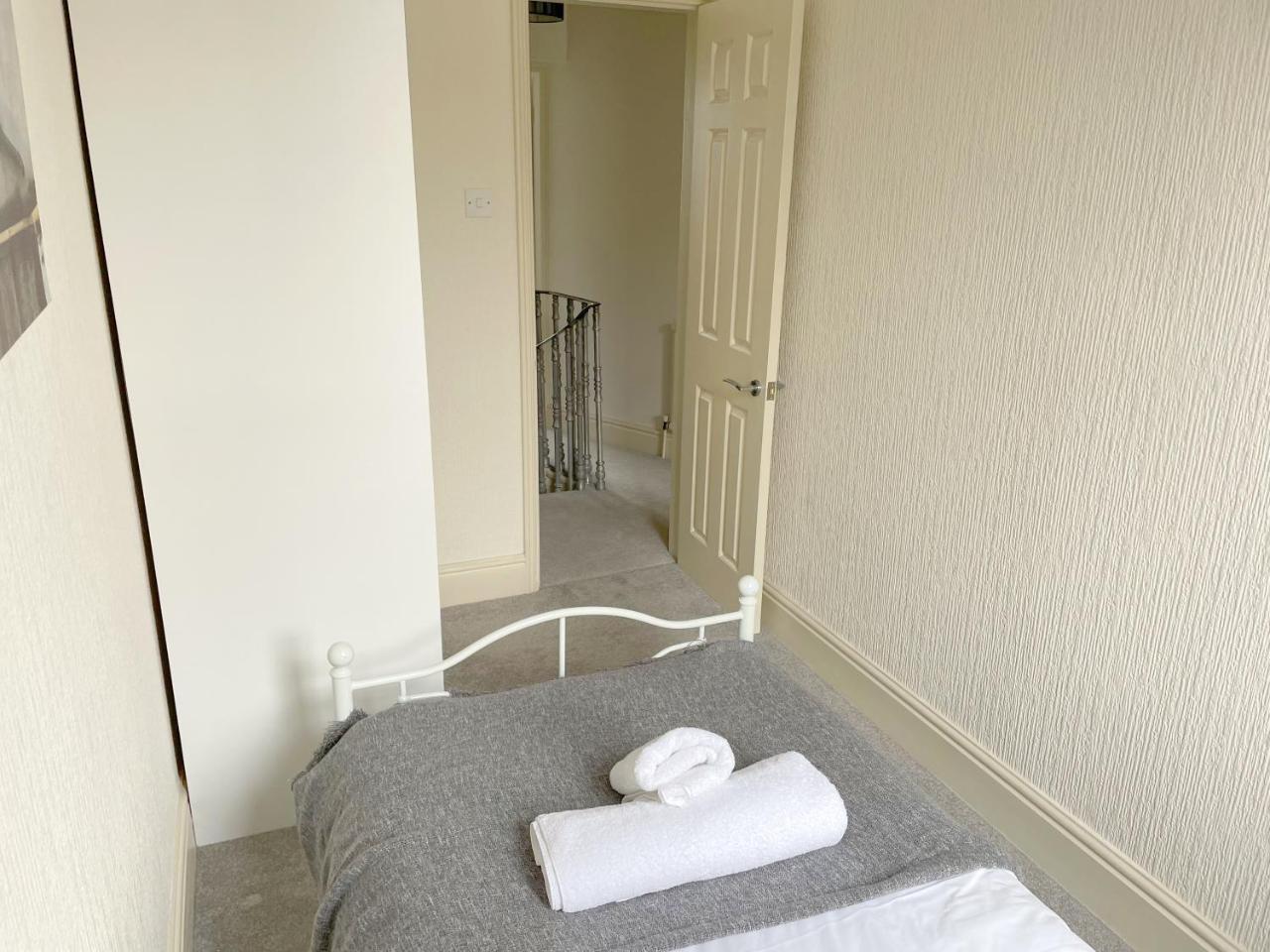 The Vines - Stunning Period Home With Free Parking — photo 8