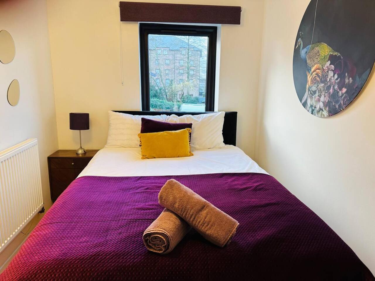 Tower Central Apt l 3 Bed Sleeps 5 l Free Parking) — photo 7