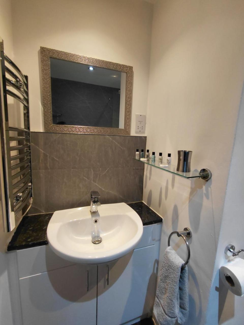 Victoria Bar Apartments Within the City Walls Free Parking — photo 2