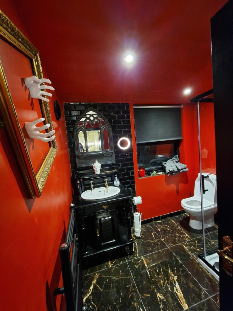 Wednesday's Family Rooms — photo 2