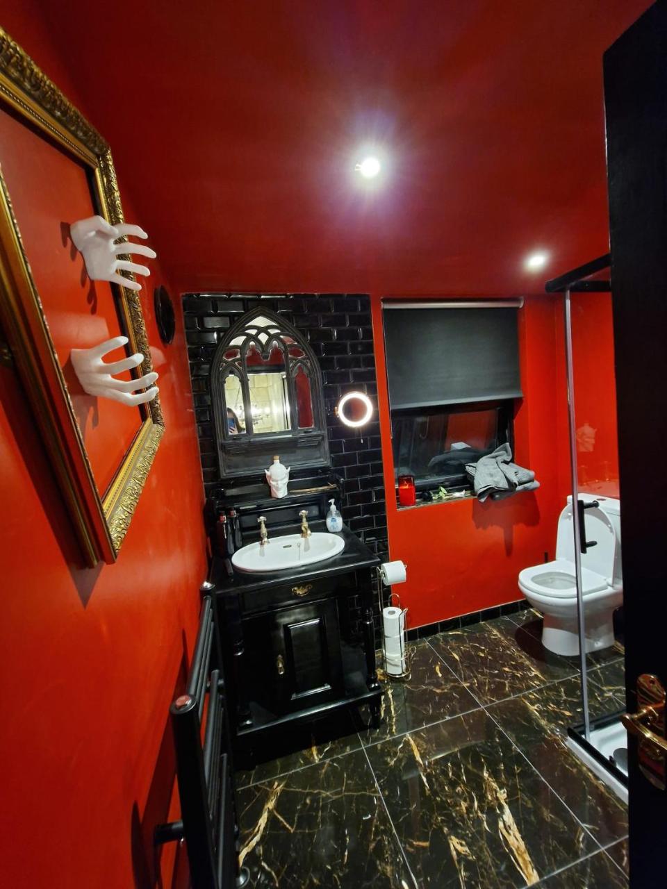 Wednesday's Family Rooms — photo 8
