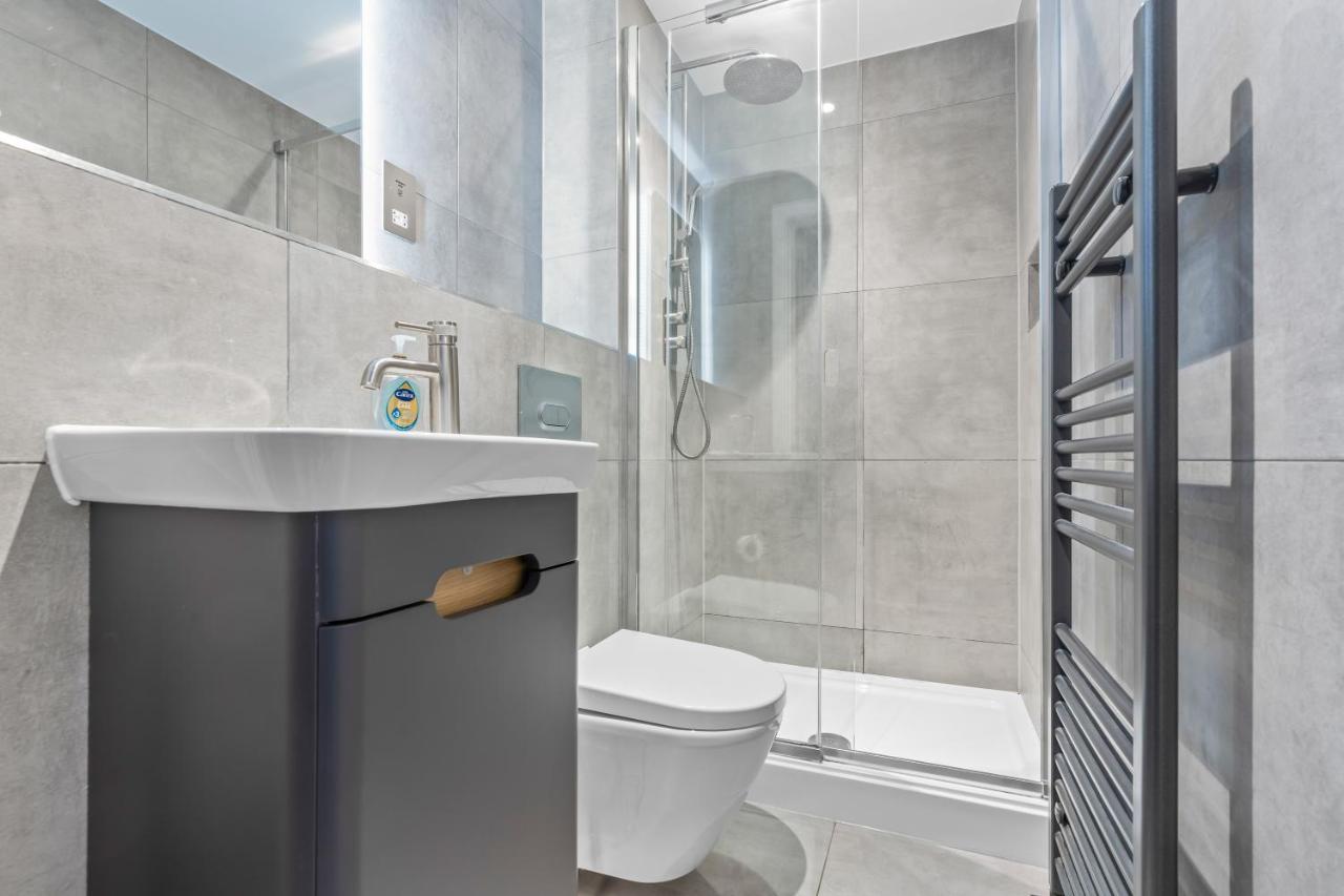 York - Balcony - Central - Sleeps 6 — photo 8