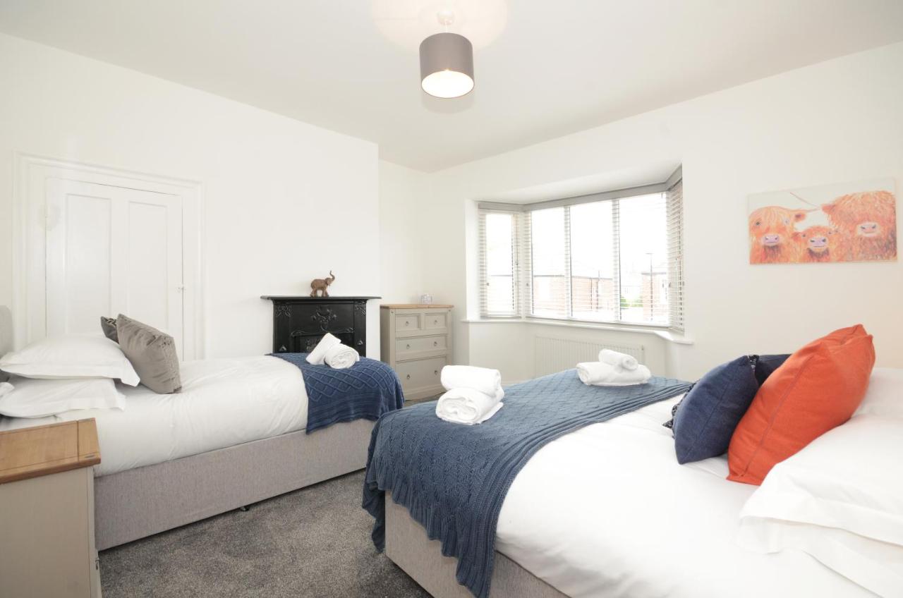 York Boutique House- spacious & stylish with free parking — photo 2