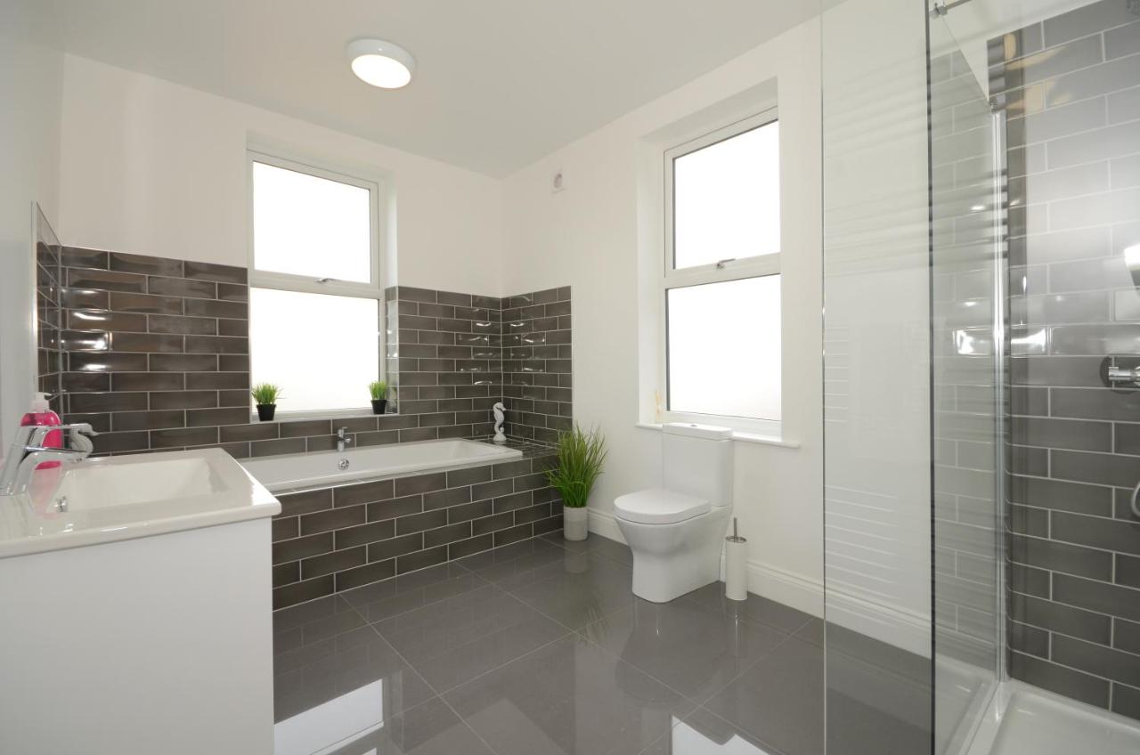 York Boutique House- spacious & stylish with free parking — photo 3