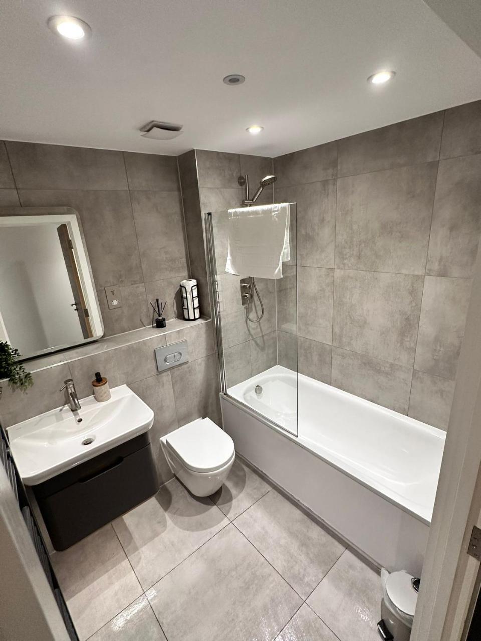 York centre pad - free parking and private gym! — photo 8
