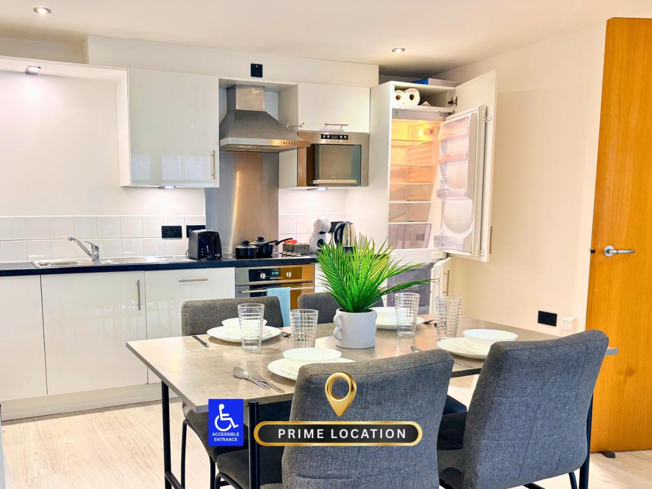 York City Centre 2-Bed Apartment with Balcony Views Close to Christmas Market, York, Yorkshire