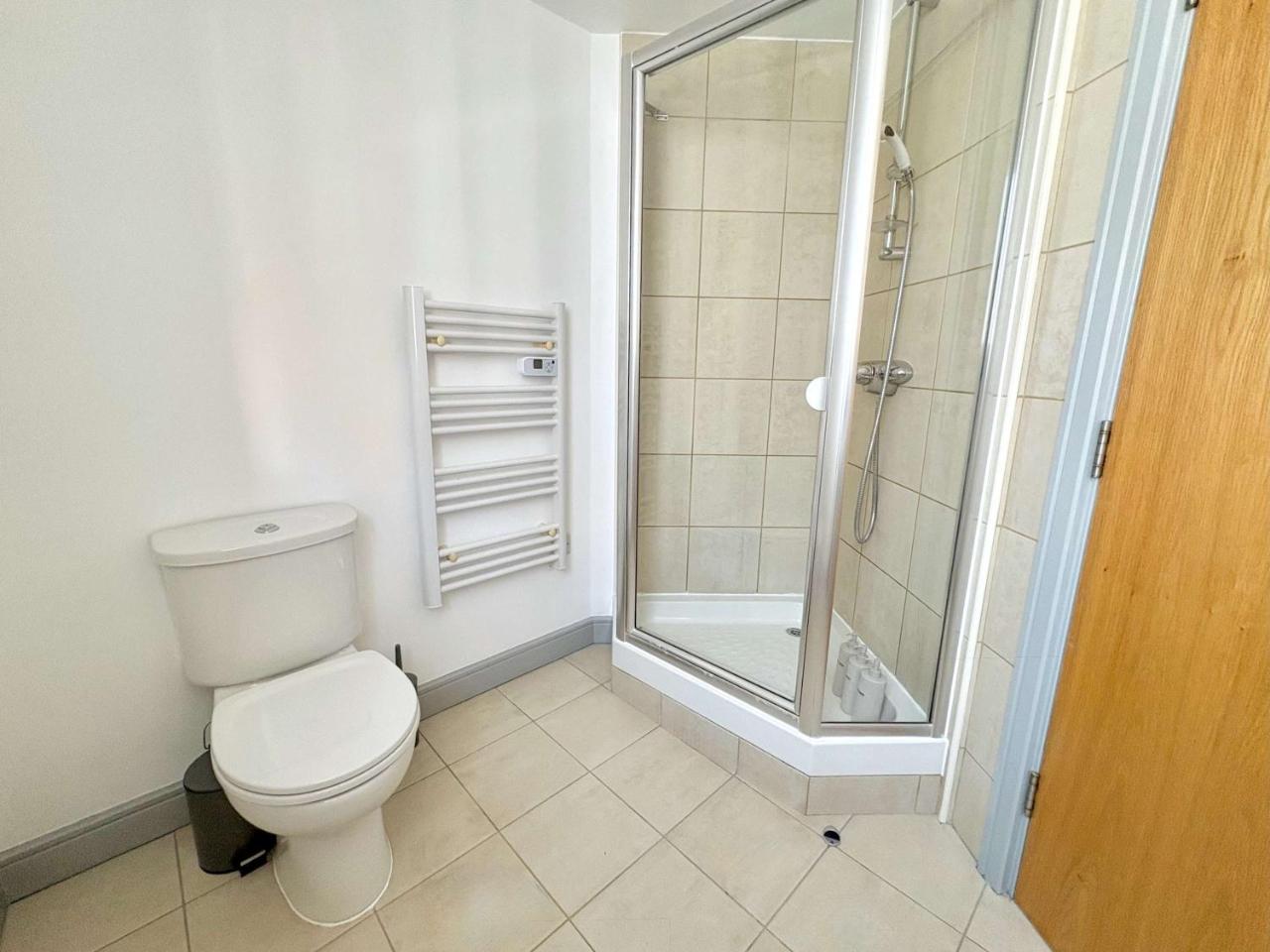 York City Centre 2-Bed Apartment with Balcony Views Close to Christmas Market — photo 6