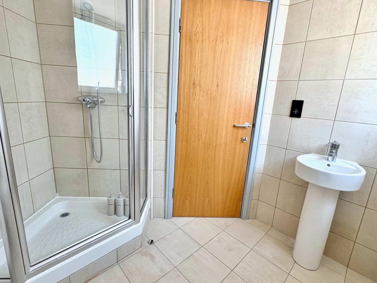 York City Centre 2-Bed Apartment with Balcony Views Close to Christmas Market — photo 7