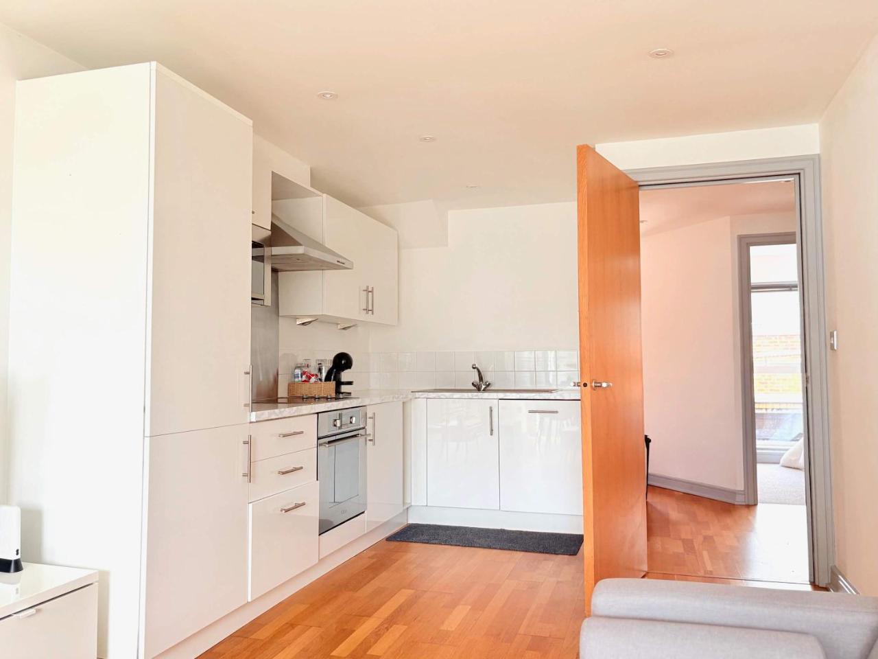 York City Centre 2-Bed Flat - Near Christmas Market — photo 5