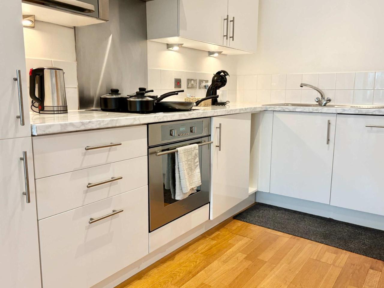 York City Centre 2-Bed Flat - Near Christmas Market — photo 7