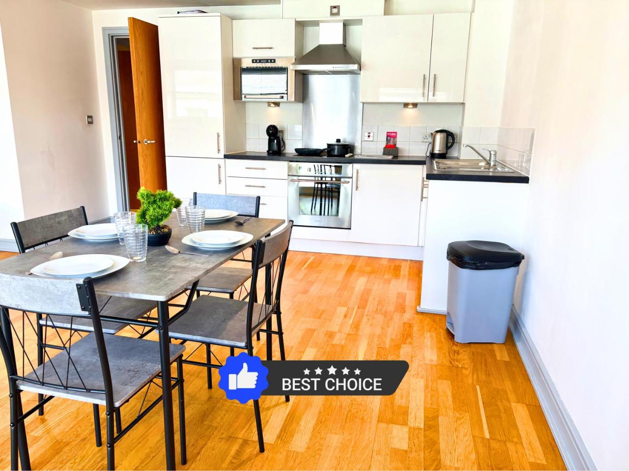 York City Centre 2 Bed Flat with Views - Steps from Christmas Market, York, Yorkshire