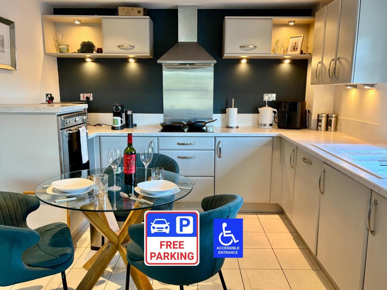 York City Centre Flat near Minster - River View and Free Parking, York, Yorkshire