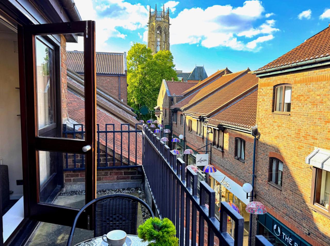 York City Centre Flat with View — photo 2