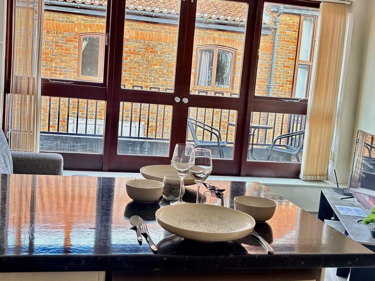 York City Centre Flat with View — photo 4