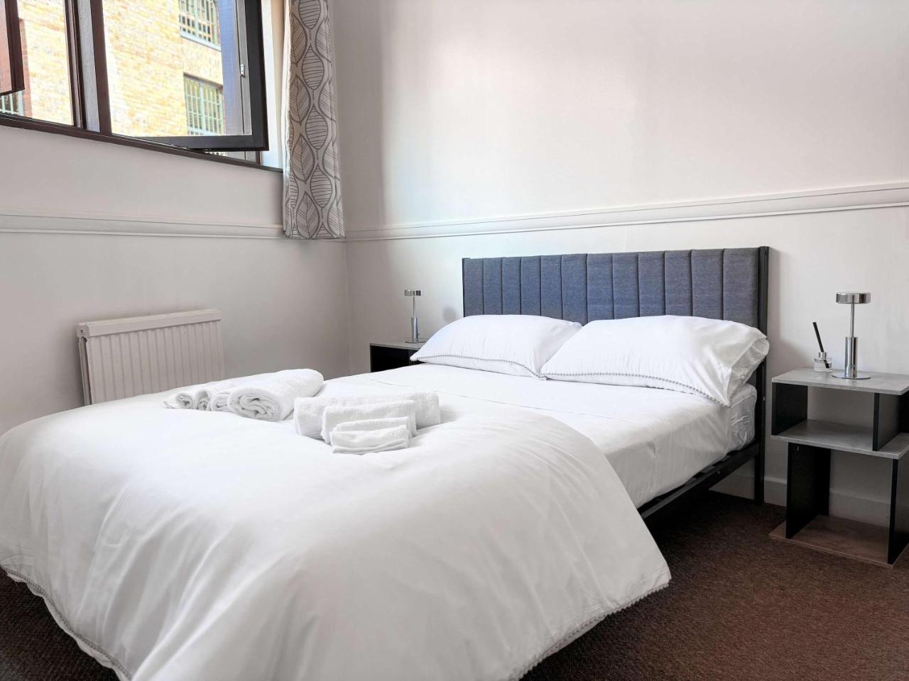 York City Centre Flat with View — photo 8