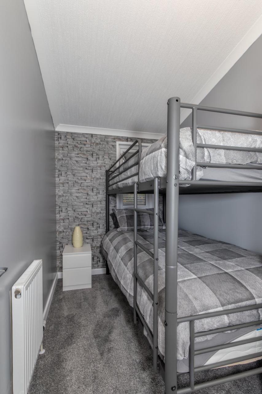 York Family Luxury Cabin with hot tub — photo 4