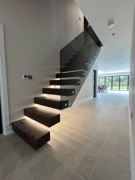 York Fields Retreat - 4 Ensuite Bedrooms — photo 6