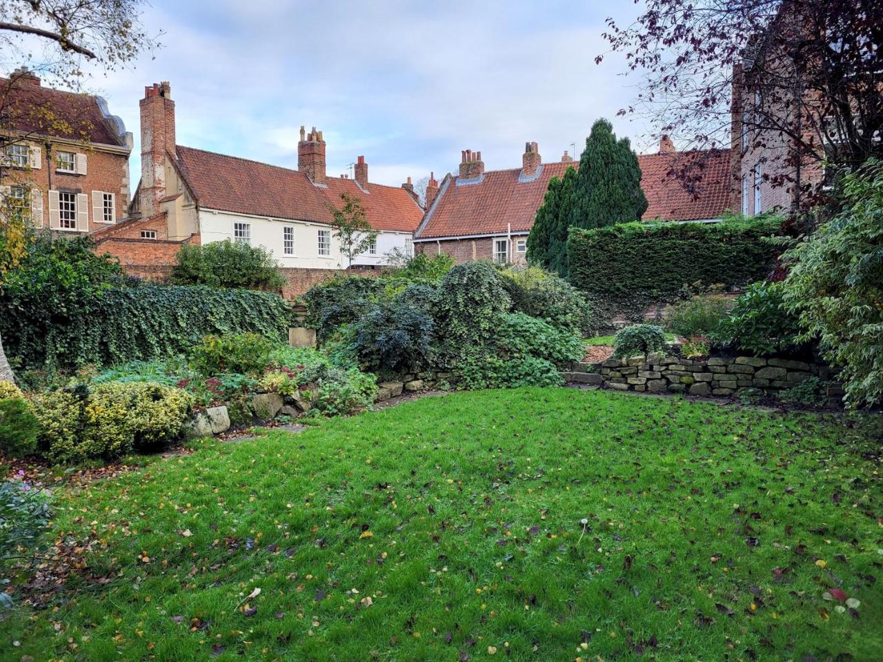 York Minster Garden — photo 5