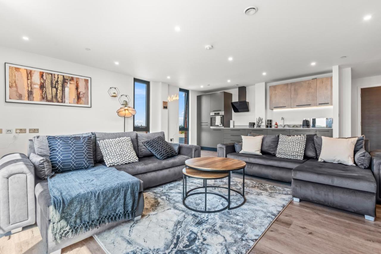 York Penthouse with Hot Tub & View of Minister — photo 4