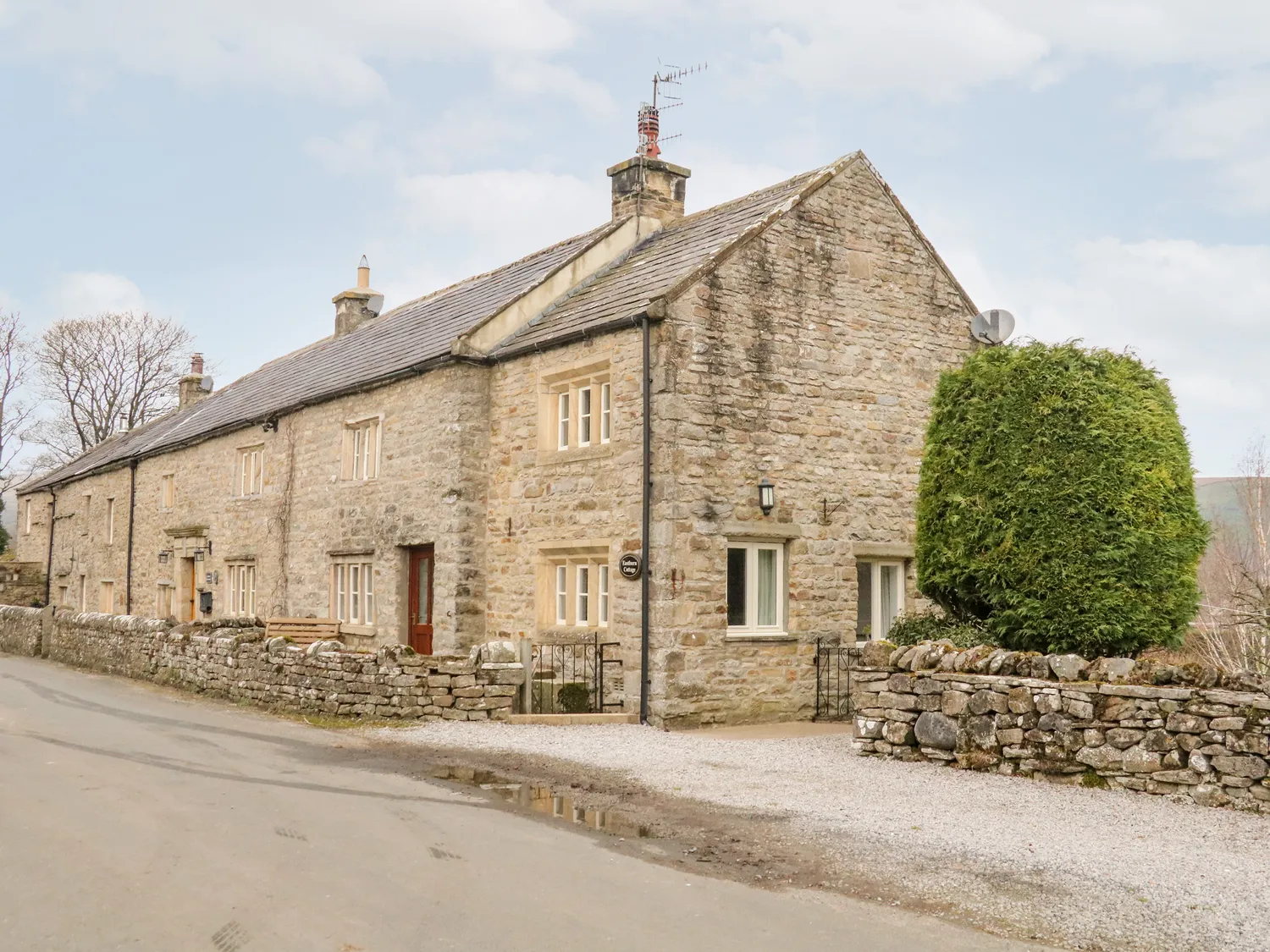 Eastburn Cottage Image 1
