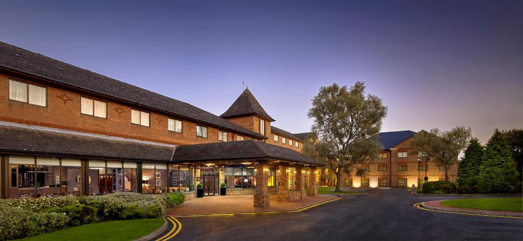 DoubleTree by Hilton Sheffield Park Image 3