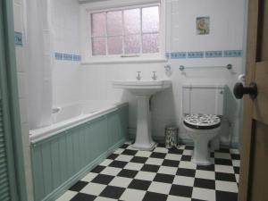 Milliner's Cottage Image 1