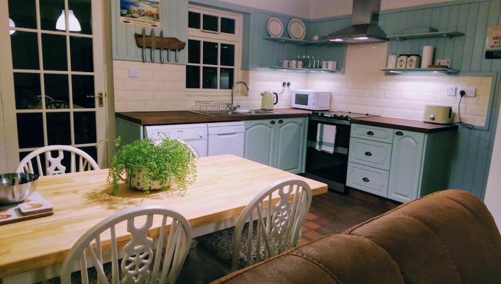 Milliner's Cottage Image 3