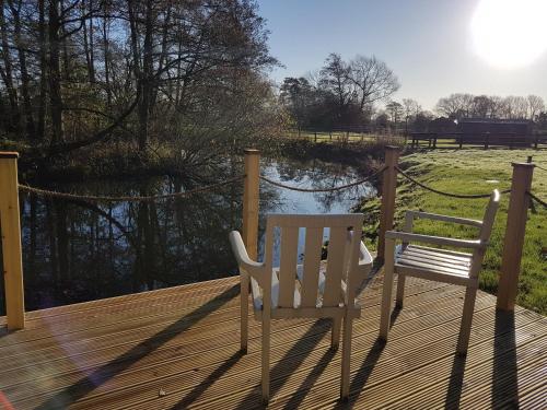 Waterside Shepherds Hut Image 3