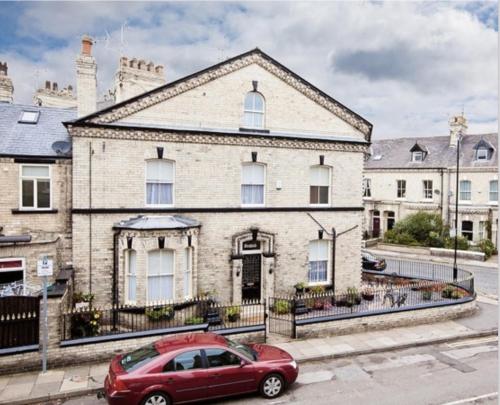 Holiday Homes in York Image 1