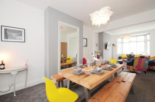 York Boutique House-3 Bedroom spacious & stylish property Image 3