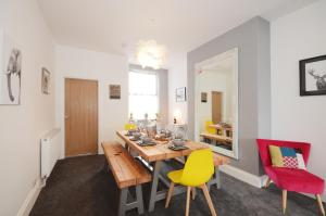 York Boutique House-3 Bedroom spacious & stylish property Image 2