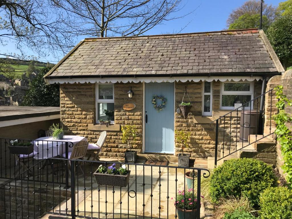 "The Lodge", Holmfirth Image 2
