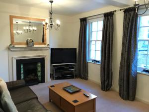 7 Precentor's Court Image 1