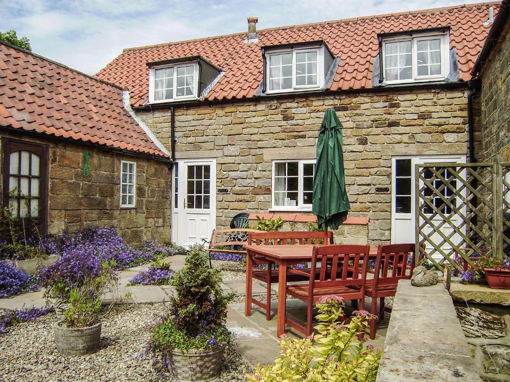 Smugglers Rock Cottage, Scarborough Image 3