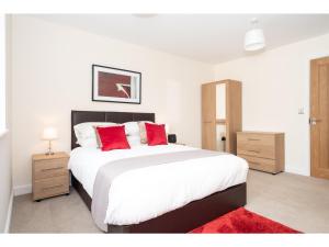 Luxury, modern apartment in York, sleeps 4 Image 2
