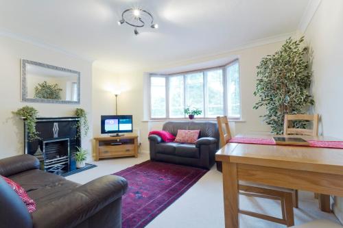 Poplar House Serviced Apartments Image 2