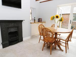 Corner View, Driffield Image 3