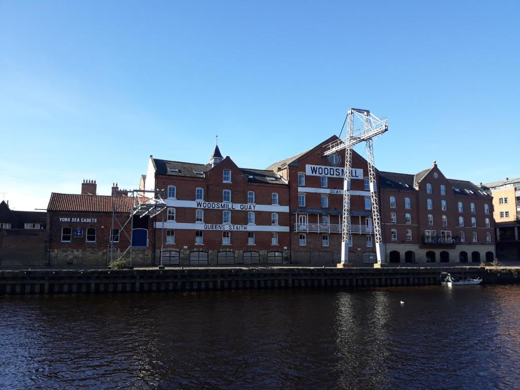 Riverside Apartment at Woodsmill Quay Image 3