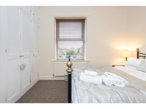 Fibre Broadband and FREE Street Parking, Sleeps 5 Image 2