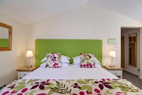 Manor Court Hotel Image 1