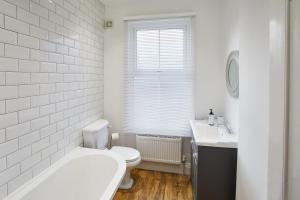 Host & Stay - Windsor Cottage Image 1
