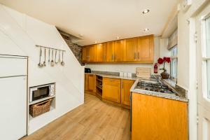 Old Kipper Cottage Image 3