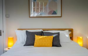Heart of the City Luxury Apartment Image 3