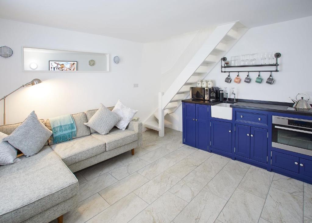 Host & Stay - Harbour Cottage Image 3