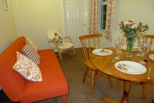 Courtyard Cottage Image 3