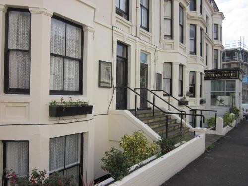 Rivelyn Hotel Image 2