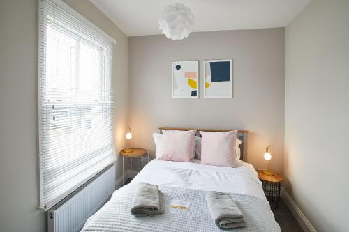 Host & Stay - Windsor Cottage Image 2