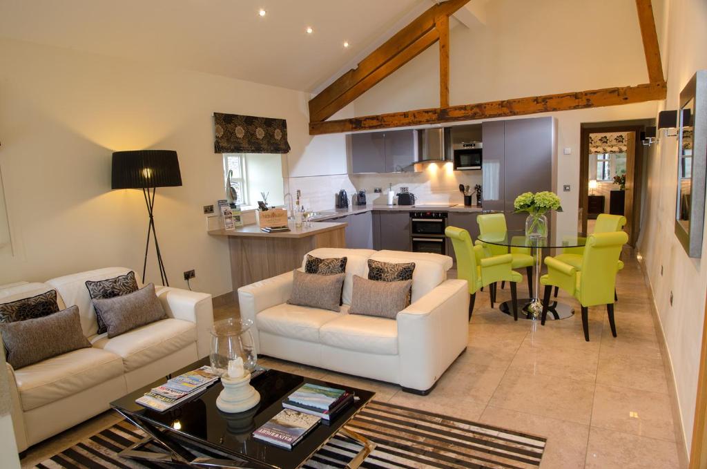 Contemporary Barn Conversion in Stunning Setting Image 1