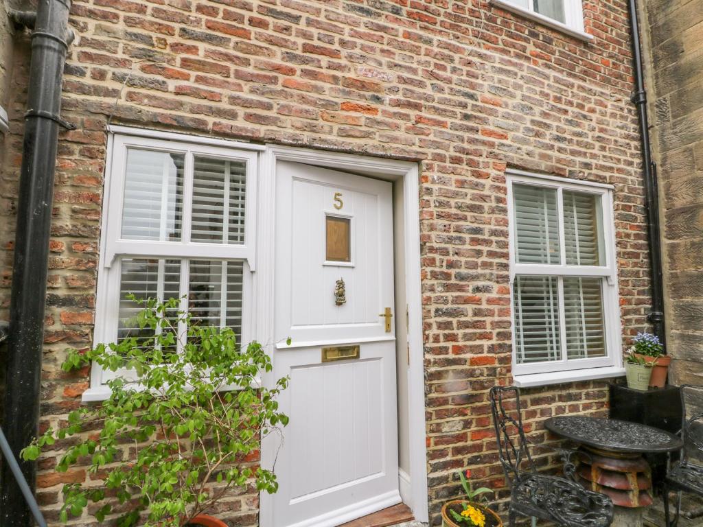 5 Oystons Yard Image 2